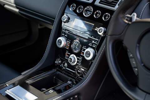 Aston Martin DBS - Large 36
