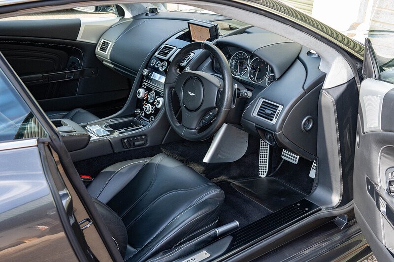 Aston Martin DBS - Large 10