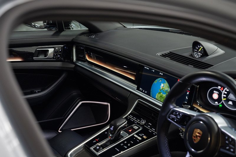 Porsche Panamera V6 E-Hybrid 4 - Large 35