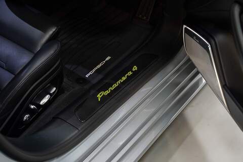 Porsche Panamera V6 E-Hybrid 4 - Large 37