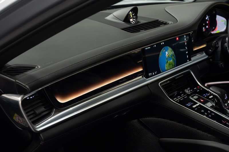 Porsche Panamera V6 E-Hybrid 4 - Large 38
