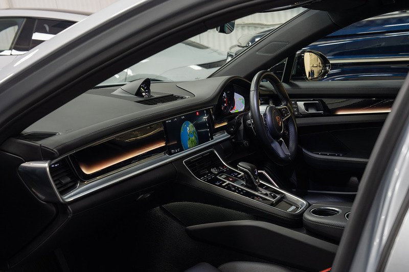 Porsche Panamera V6 E-Hybrid 4 - Large 4