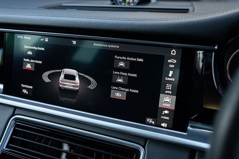 Porsche Panamera V6 E-Hybrid 4 - Large 30