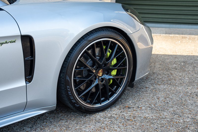 Porsche Panamera V6 E-Hybrid 4 - Large 27
