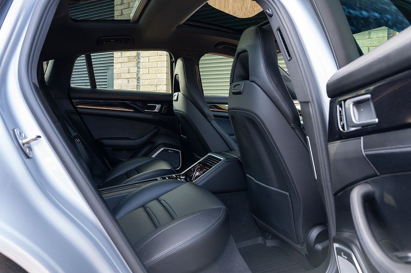 Porsche Panamera V6 E-Hybrid 4 - Large 12