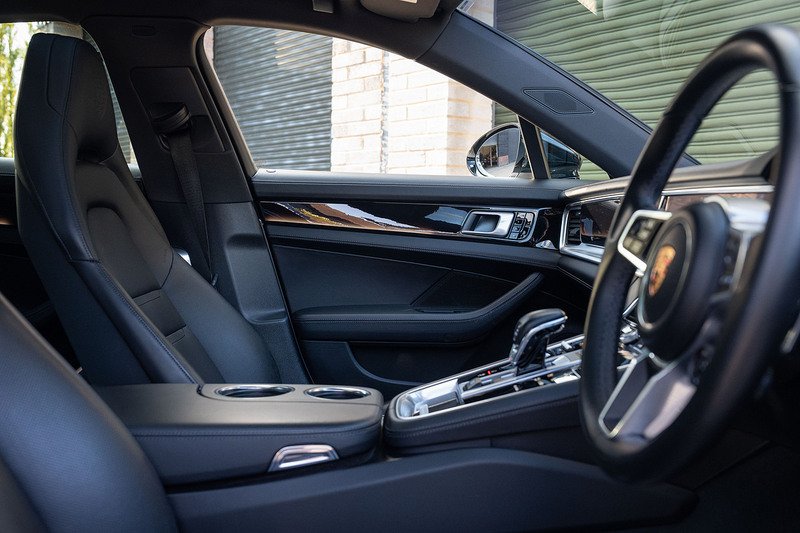 Porsche Panamera V6 E-Hybrid 4 - Large 41