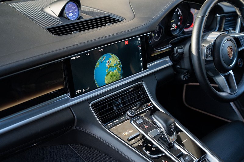 Porsche Panamera V6 E-Hybrid 4 - Large 16
