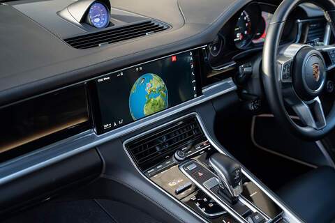 Porsche Panamera V6 E-Hybrid 4 - Large 16