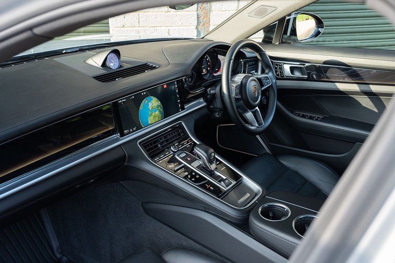 Porsche Panamera V6 E-Hybrid 4 - Large 11