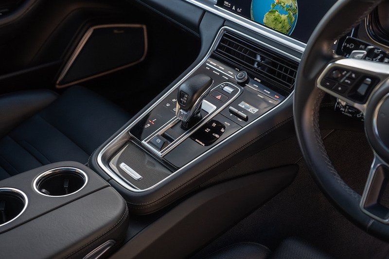 Porsche Panamera V6 E-Hybrid 4 - Large 42