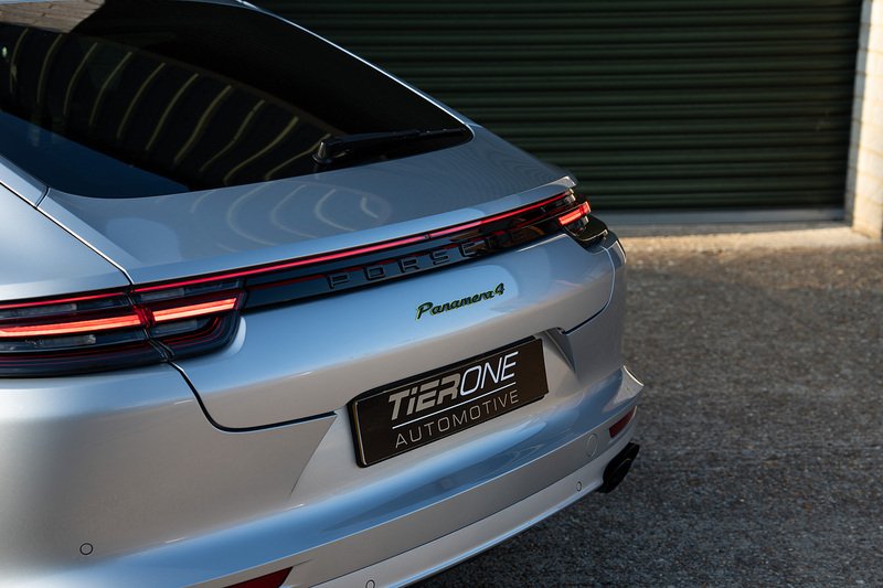 Porsche Panamera V6 E-Hybrid 4 - Large 25