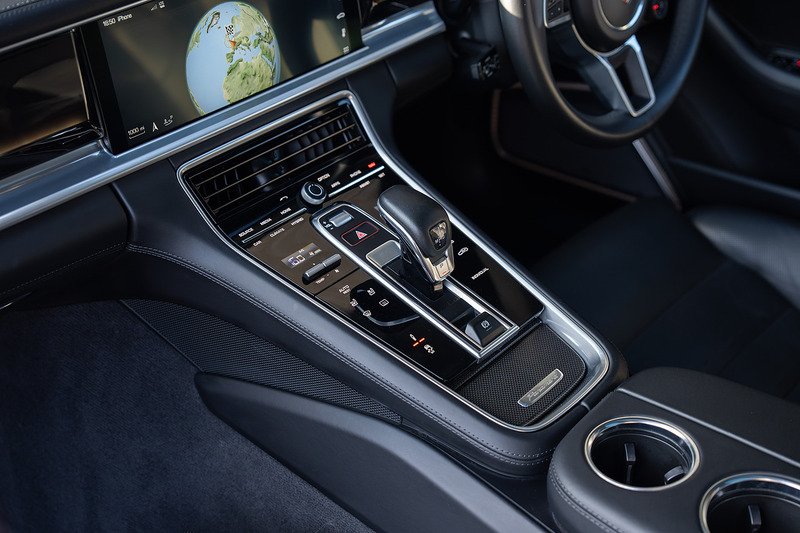 Porsche Panamera V6 E-Hybrid 4 - Large 36