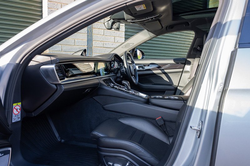 Porsche Panamera V6 E-Hybrid 4 - Large 3