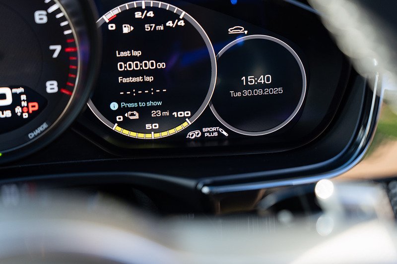Porsche Panamera V6 E-Hybrid 4 - Large 32