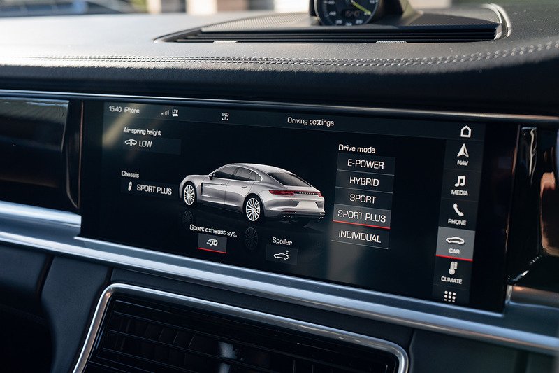 Porsche Panamera V6 E-Hybrid 4 - Large 31
