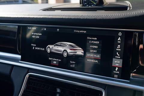 Porsche Panamera V6 E-Hybrid 4 - Large 31