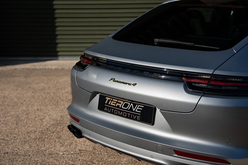 Porsche Panamera V6 E-Hybrid 4 - Large 47