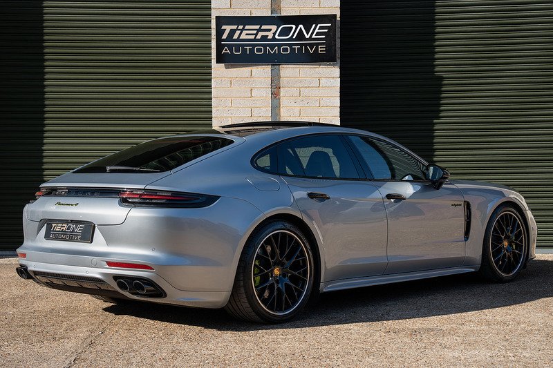Porsche Panamera V6 E-Hybrid 4 - Large 1
