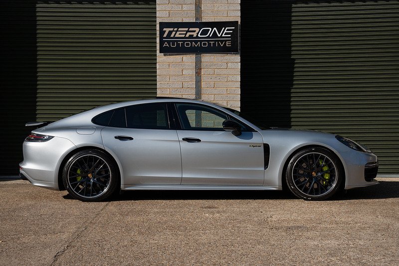 Porsche Panamera V6 E-Hybrid 4 - Large 2