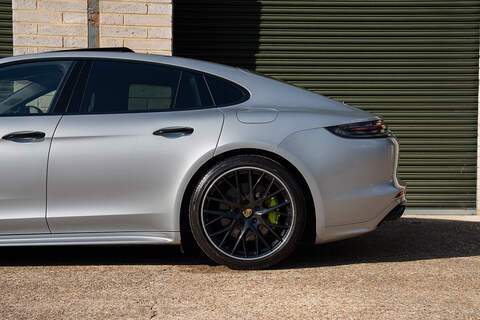 Porsche Panamera V6 E-Hybrid 4 - Large 45