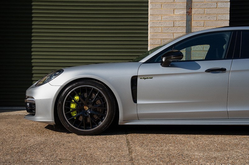 Porsche Panamera V6 E-Hybrid 4 - Large 44