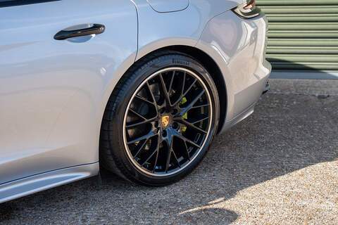 Porsche Panamera V6 E-Hybrid 4 - Large 52