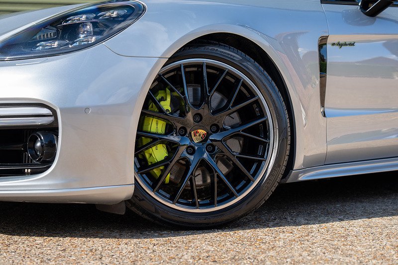 Porsche Panamera V6 E-Hybrid 4 - Large 6