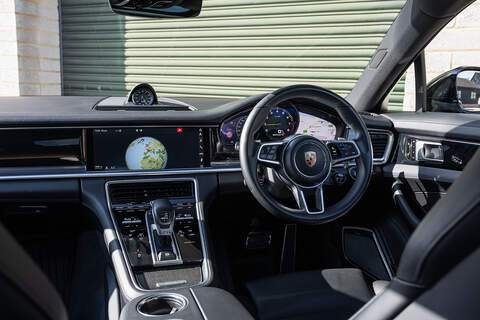 Porsche Panamera V6 E-Hybrid 4 - Large 29