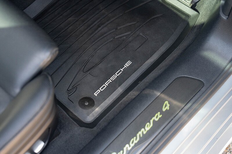 Porsche Panamera V6 E-Hybrid 4 - Large 54