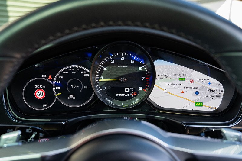 Porsche Panamera V6 E-Hybrid 4 - Large 56