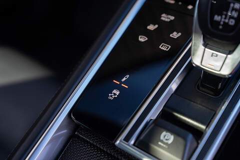 Porsche Panamera V6 E-Hybrid 4 - Large 57