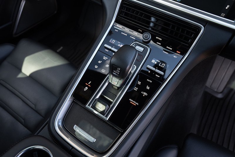 Porsche Panamera V6 E-Hybrid 4 - Large 58