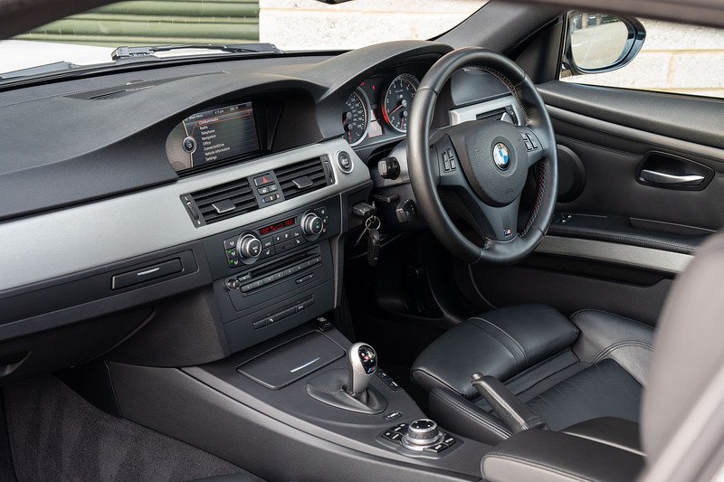 BMW M3 iV8 Competition - Large 4