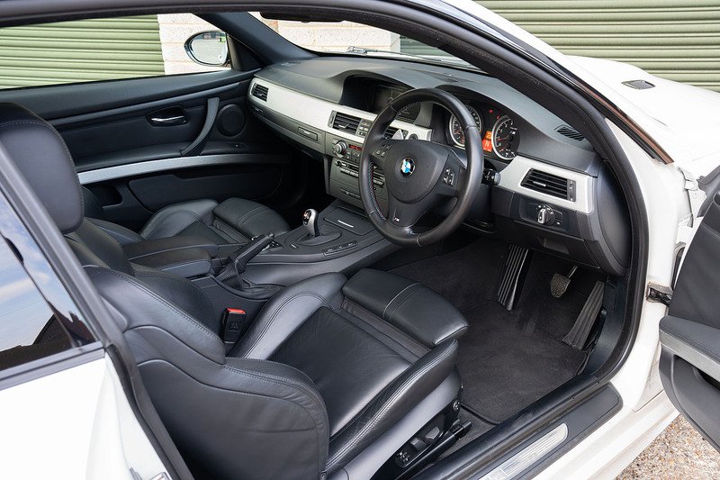 BMW M3 iV8 Competition - Large 10