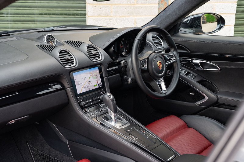 Porsche 718 Cayman T GTS - Large 4
