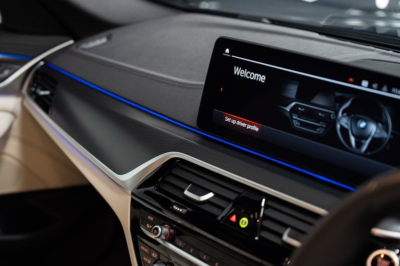 BMW 5 Series 530d MHT M Sport - Large 16