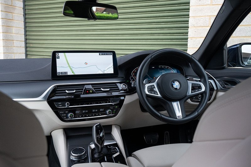 BMW 5 Series 530d MHT M Sport - Large 11
