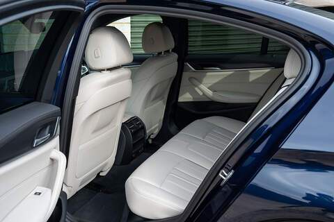 BMW 5 Series 530d MHT M Sport - Large 27