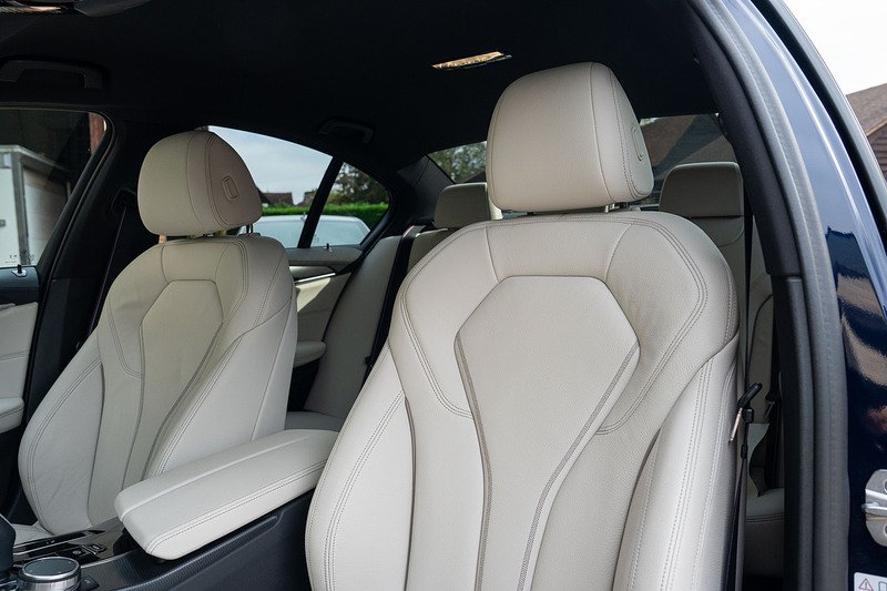 BMW 5 Series 530d MHT M Sport - Large 12