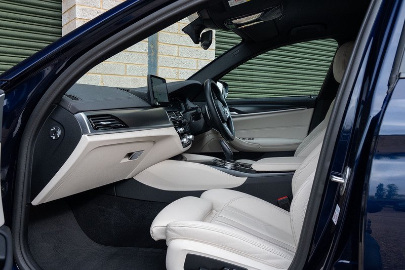 BMW 5 Series 530d MHT M Sport - Large 3