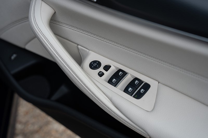 BMW 5 Series 530d MHT M Sport - Large 32