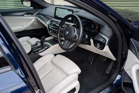BMW 5 Series 530d MHT M Sport - Large 10