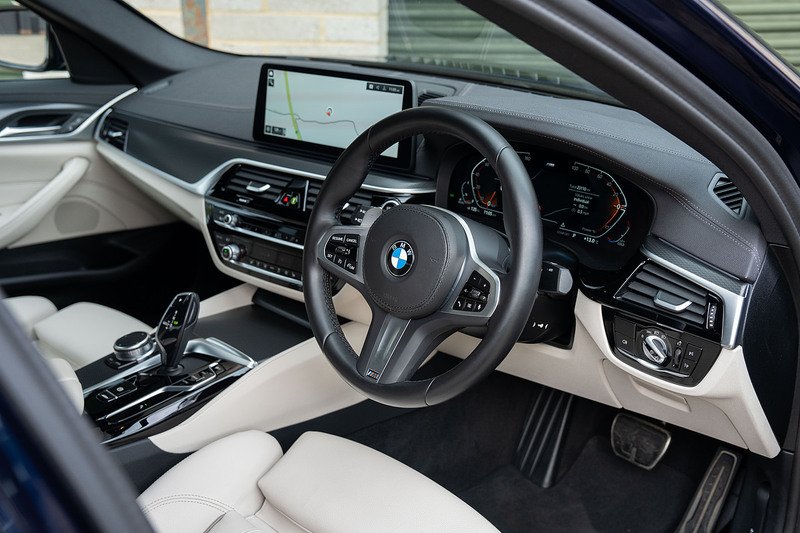 BMW 5 Series 530d MHT M Sport - Large 34