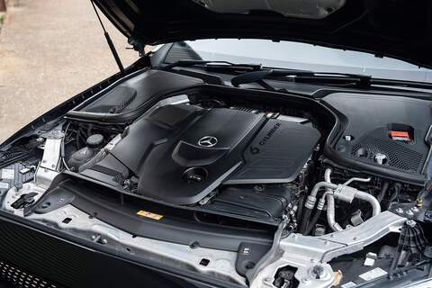 Mercedes-Benz E Class E400d AMG Line Night Edition - Large 44