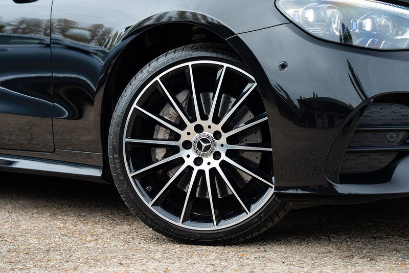 Mercedes-Benz E Class E400d AMG Line Night Edition - Large 42