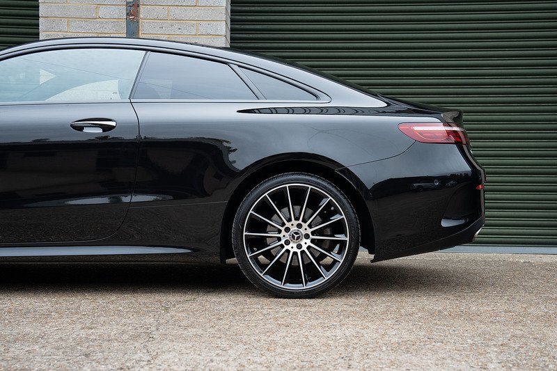 Mercedes-Benz E Class E400d AMG Line Night Edition - Large 29