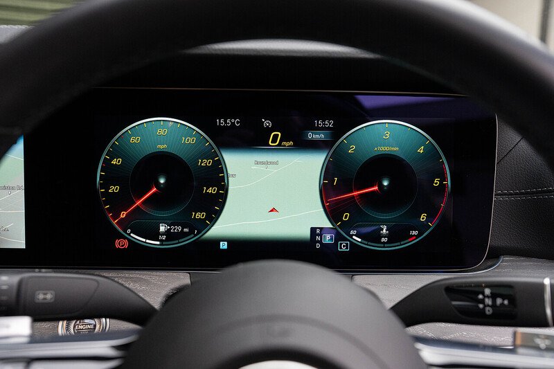 Mercedes-Benz E Class E400d AMG Line Night Edition - Large 33