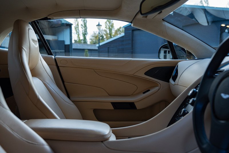 Aston Martin Vanquish V12 Volante - Large 48