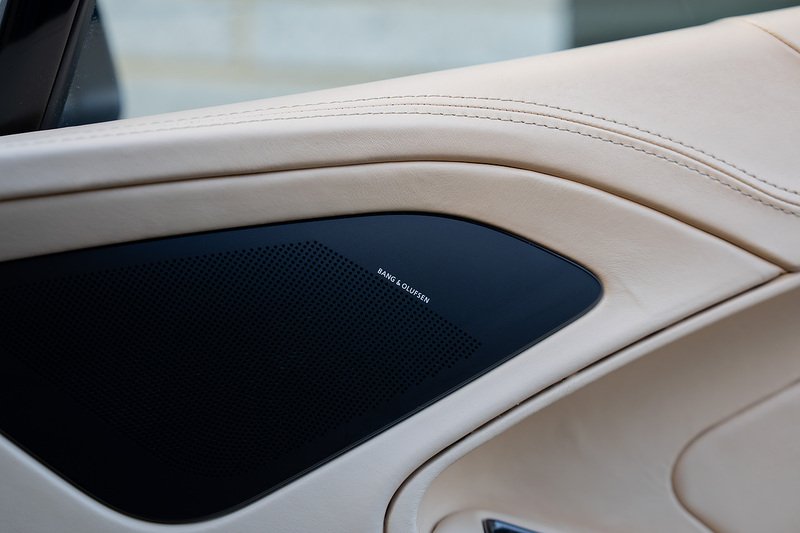 Aston Martin Vanquish V12 Volante - Large 47