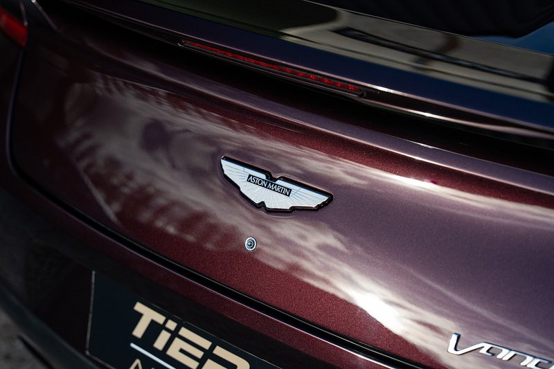 Aston Martin Vanquish V12 Volante - Large 26